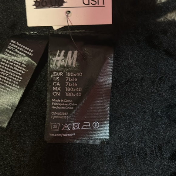 H&M Scarf - Picture 3 of 3